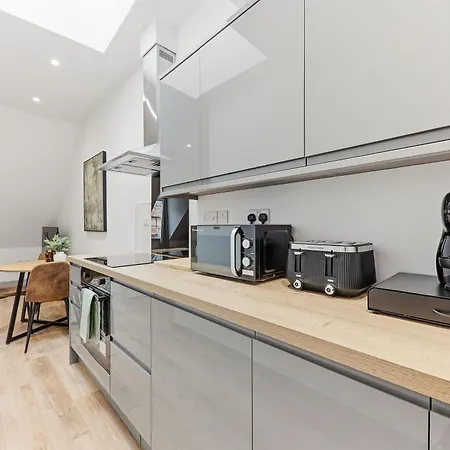 Centre Penthouse - Minster & Station Appartement